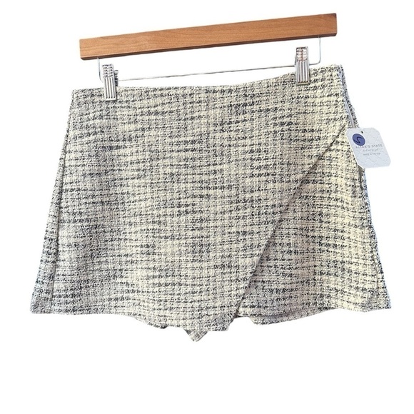 Altar'd State Dresses & Skirts - Altar’d State Mini Asymmetrical Textured Skort Size: M